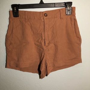 URBAN OUTFITTERS TAN SHORTS